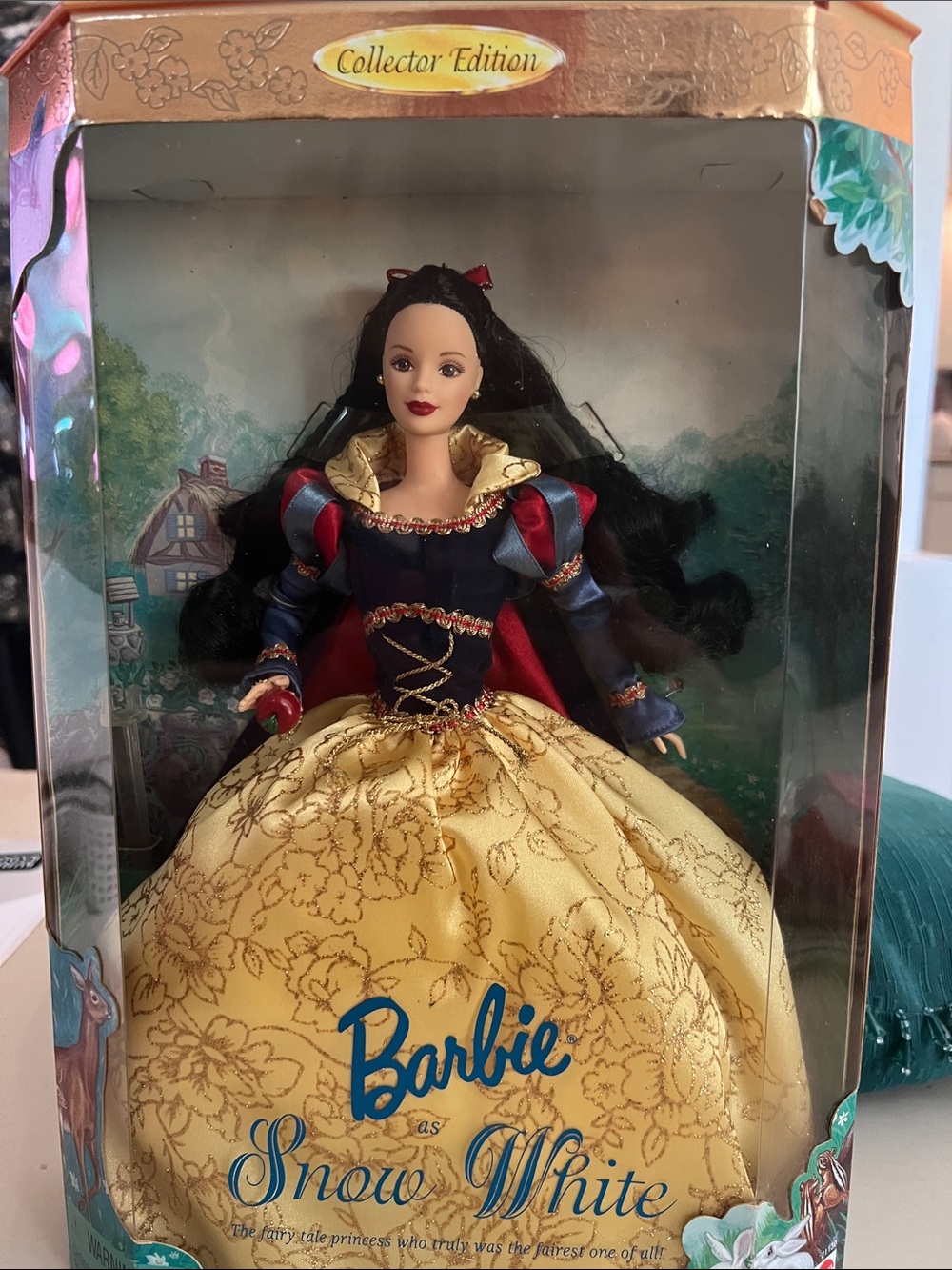 VNT Barbie Snow White 5th in Chil Collector Series NRFB 1998